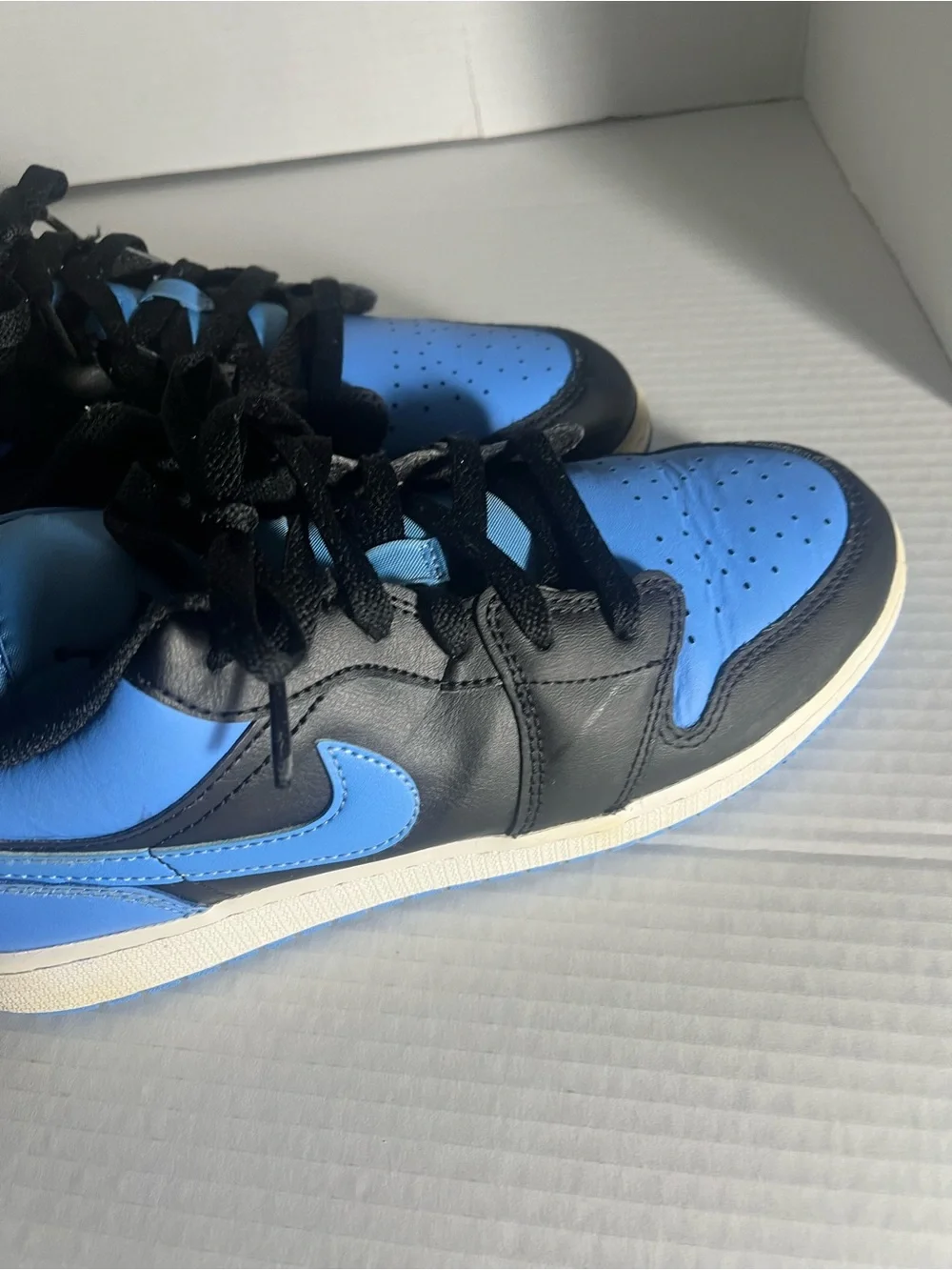 Nike Kids Low Top Sneakers in Black and Light Blue